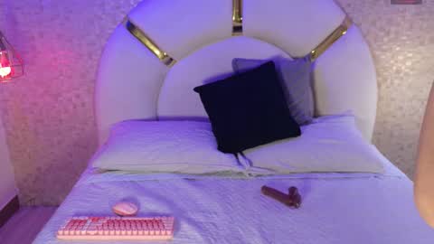 Emy  online show from 8, 11, 2025