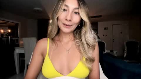 Snapshot of emyconneer chatting on 6, 11, 2025 emyconneer online show from 6, 11, 2025