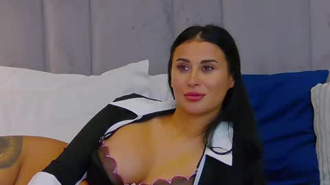 Snapshot of emylaveau chatting on 11, 12, 2024 Emy online show from 11, 12, 2024