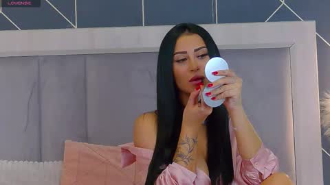 Snapshot of emylaveau chatting on 22, 10, 2025 Emy online show from 22, 10, 2025