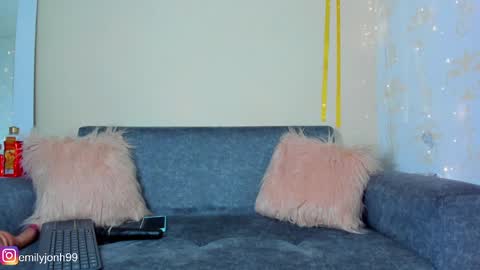 Snapshot of emylyjonhs chatting on 17, 1, 2025 EMYLY online show from 17, 1, 2025