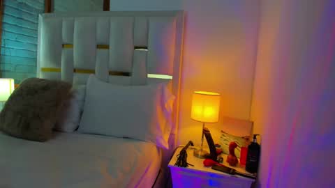 Snapshot of emylyjonhs chatting on 19, 1, 2025 EMYLY online show from 19, 1, 2025