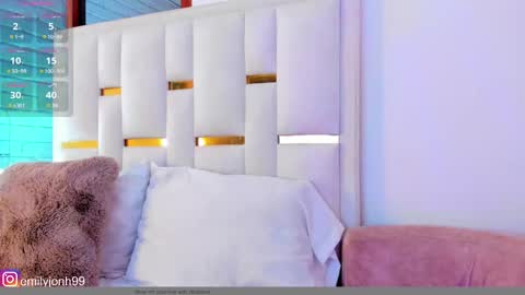 Snapshot of emylyjonhs chatting on 22, 1, 2025 EMYLY online show from 22, 1, 2025