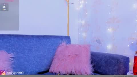 Snapshot of emylyjonhs chatting on 24, 1, 2025 EMYLY online show from 24, 1, 2025