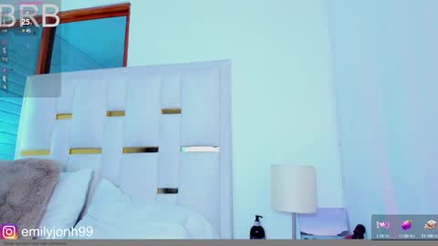 Snapshot of emylyjonhs chatting on 29, 1, 2025 EMYLY online show from 29, 1, 2025