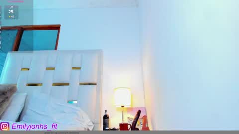 Snapshot of emylyjonhs chatting on 29, 1, 2025 EMYLY online show from 29, 1, 2025