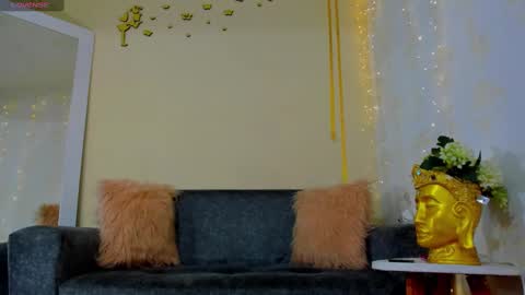 Snapshot of emylyjonhs chatting on 2, 2, 2025 EMYLY online show from 2, 2, 2025