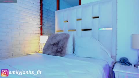 Snapshot of emylyjonhs chatting on 21, 2, 2025 EMYLY online show from 21, 2, 2025