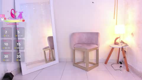 Snapshot of emylyjonhs chatting on 18, 11, 2025 EMYLY online show from 18, 11, 2025