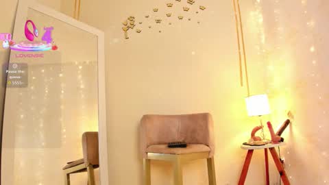 Snapshot of emylyjonhs chatting on 19, 11, 2025 EMYLY online show from 19, 11, 2025