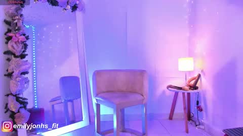 Snapshot of emylyjonhs chatting on 29, 11, 2025 EMYLY online show from 29, 11, 2025