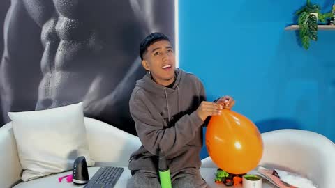 Snapshot of ender_h0t chatting on 12, 10, 2025 Ender online show from 12, 10, 2025