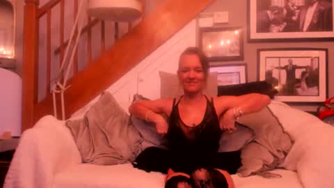Snapshot of englishcouple81 chatting on 8, 5, 2026 englishcouple81 online show from 8, 5, 2026