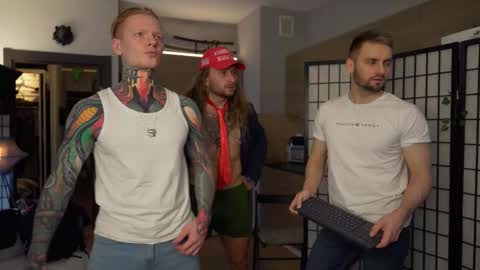 Snapshot of enjohnny chatting on 3, 11, 2025 Johnny online show from 3, 11, 2025