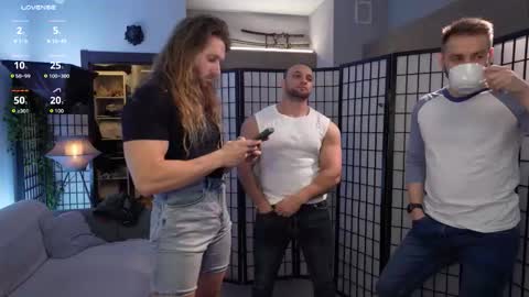 Snapshot of enjohnny chatting on 27, 11, 2025 Johnny online show from 27, 11, 2025