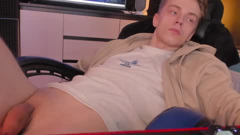 Snapshot of enkeer chatting on 7, 1, 2025 Enker online show from 7, 1, 2025