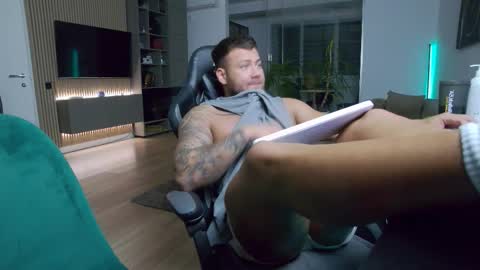 Erik online show from 1, 12, 2025