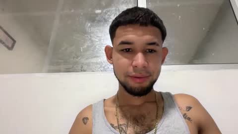 Snapshot of enyel_100 chatting on 23, 12, 2025 enyel_100 online show from 23, 12, 2025