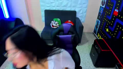 Snapshot of enyel_valmina chatting on 1, 2, 2025 Enyel online show from 1, 2, 2025