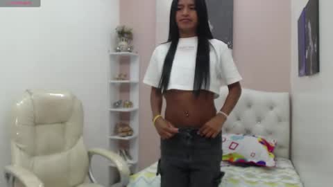 Snapshot of enyelin chatting on 14, 9, 2025 Enyenlina online show from 14, 9, 2025