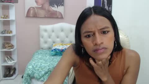 Snapshot of enyelin chatting on 18, 9, 2025 Enyenlina online show from 18, 9, 2025