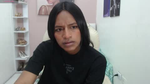 Snapshot of enyelin chatting on 24, 9, 2025 Enyenlina online show from 24, 9, 2025