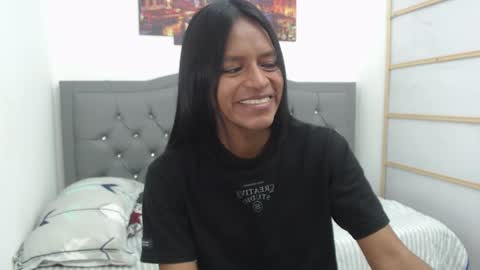 Snapshot of enyelin chatting on 4, 10, 2025 Enyenlina online show from 4, 10, 2025