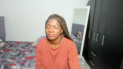 Snapshot of enyelsalas2 chatting on 5, 11, 2025 Angela online show from 5, 11, 2025