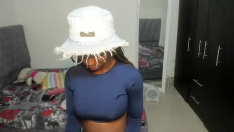 Snapshot of enyelsalas2 chatting on 6, 11, 2025 Angela online show from 6, 11, 2025