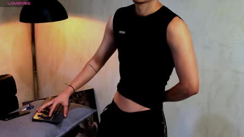 Snapshot of enzo_steel chatting on 2, 6, 2026 enzo_steel online show from 2, 6, 2026