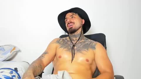 Snapshot of enzoaren chatting on 18, 10, 2025 Enzo Aren online show from 18, 10, 2025