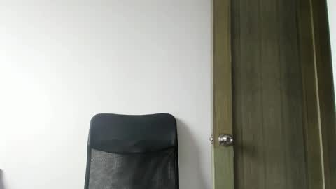 Snapshot of enzoaren chatting on 27, 11, 2025 Enzo Aren online show from 27, 11, 2025