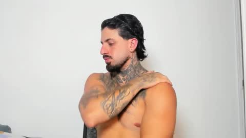 Snapshot of enzoaren chatting on 18, 12, 2025 Enzo Aren online show from 18, 12, 2025