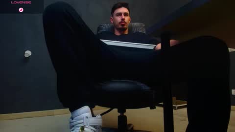 Snapshot of enzorace chatting on 2, 10, 2025 EnzoRace online show from 2, 10, 2025