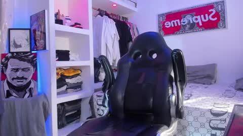 Snapshot of eren_blade_ chatting on 10, 10, 2025 Tht BOSS Eren online show from 10, 10, 2025