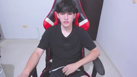 Snapshot of eren_tatakae chatting on 14, 12, 2025 eren_tatakae online show from 14, 12, 2025