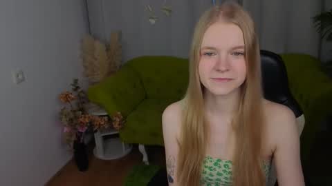 Snapshot of erica_coy_ chatting on 14, 12, 2025 Erica online show from 14, 12, 2025