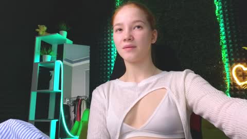 Snapshot of erikabrian chatting on 28, 12, 2024 erikabrian online show from 28, 12, 2024