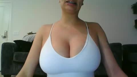 erin2025 online show from 19, 11, 2025