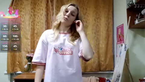 Snapshot of erlinefisk chatting on 25, 11, 2025 Amelie online show from 25, 11, 2025