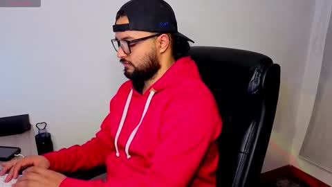 Snapshot of ernesto_rodriguez_82 chatting on 18, 10, 2025 ernesto rodriguez 82 online show from 18, 10, 2025