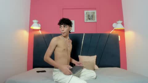 Snapshot of ero_boy40 chatting on 23, 5, 2026 ero_boy40 online show from 23, 5, 2026