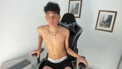 Snapshot of ero_boy40 chatting on 1, 7, 2026 ero_boy40 online show from 1, 7, 2026