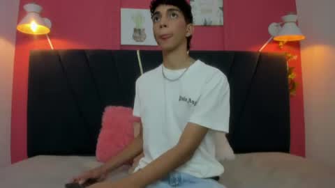 Snapshot of ero_boy40 chatting on 4, 8, 2026 ero_boy40 online show from 4, 8, 2026