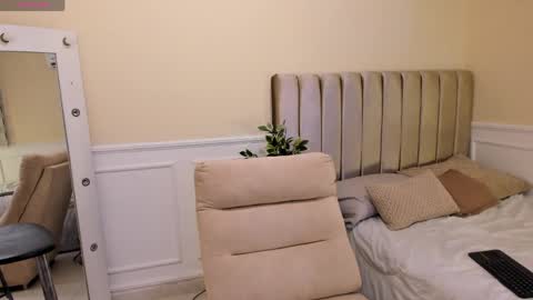 eros_becker_ online show from 8, 4, 2026