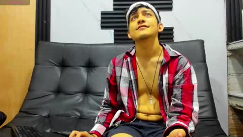 Snapshot of eros_fang chatting on 11, 11, 2025 eros_fang online show from 11, 11, 2025