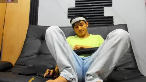 Snapshot of eros_fang chatting on 12, 11, 2025 eros_fang online show from 12, 11, 2025