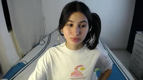 Snapshot of erosgirls_ chatting on 25, 10, 2025 erosgirls_ online show from 25, 10, 2025