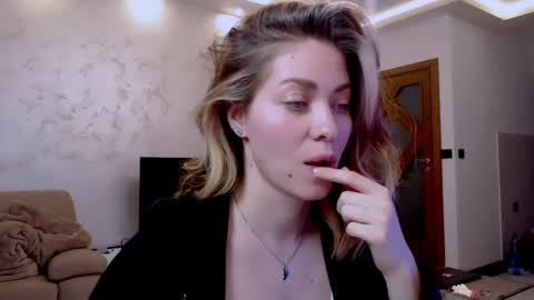 LylaXXX online show from 6, 3, 2025