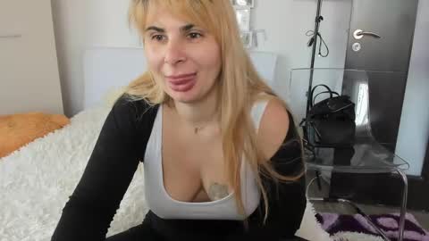 eroticsensualkitty4u online show from 15, 1, 2025